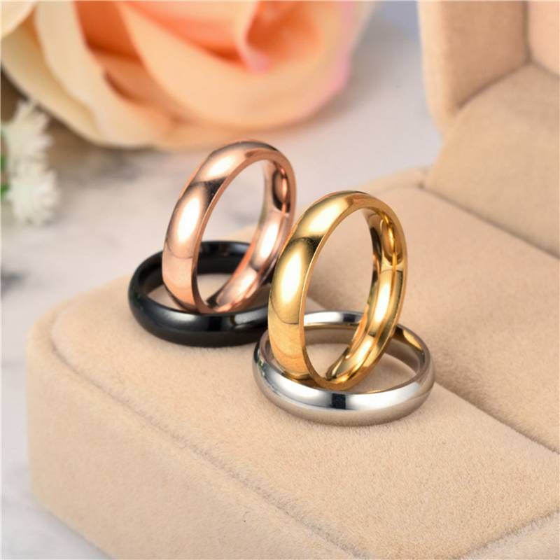 Moda Semplice 2/4/6mm Anelli di Nozze in Acciaio Inox Dorato Liscio Donne Uomini Coppia Anello Gioielli di Moda_voghion.com