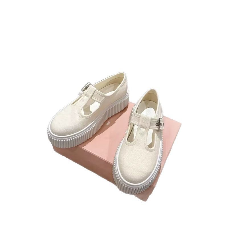 2025 Sommer neue koreanische Mode atmungsaktive weiße Turnschuhe für Frauen Low-Top Casual Plattform dicken Sohlen Keilschuhe_voghion.com