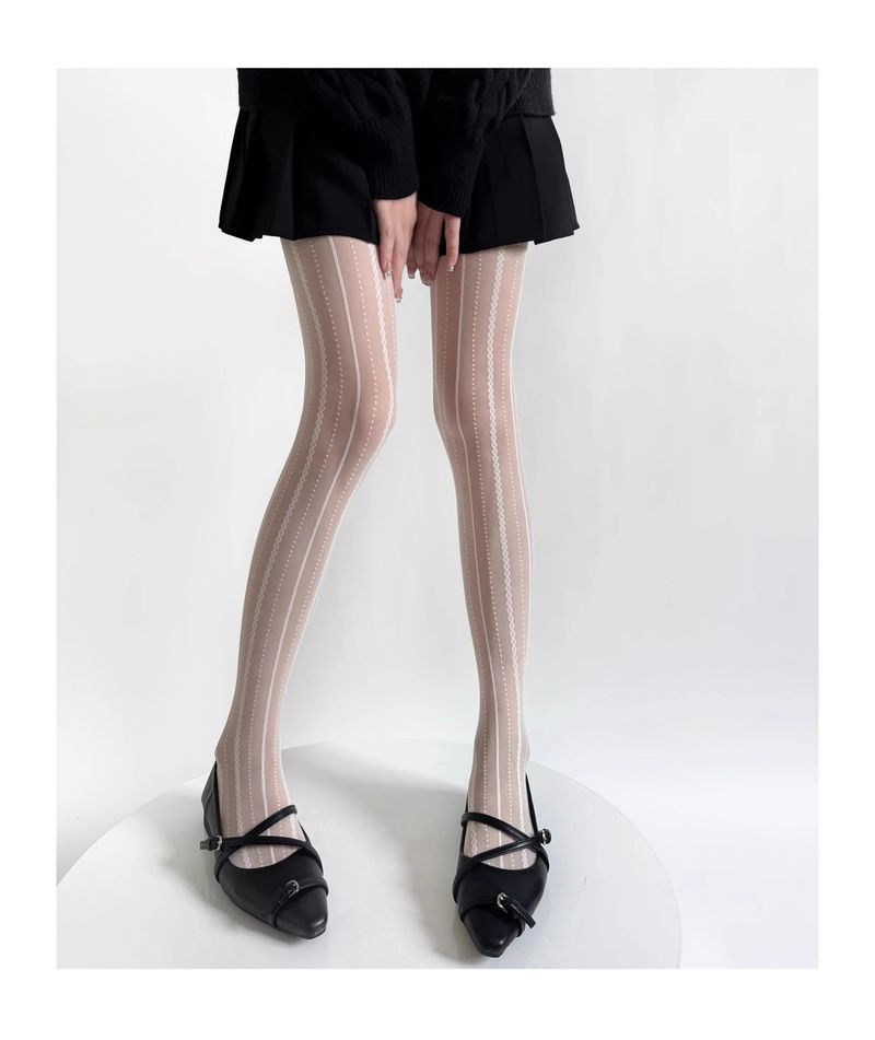 Rajstopy z koronki wiktoriańskiej – barokowe pończochy z siateczki w paski dla Lolity i Dark Academii (czarno-biało-lawendowe, rozmiar uniwersalny)_voghion.com