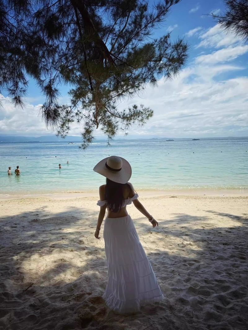 Sombrero de playa estilo resort de ala ancha para mujer (2025)_voghion.com