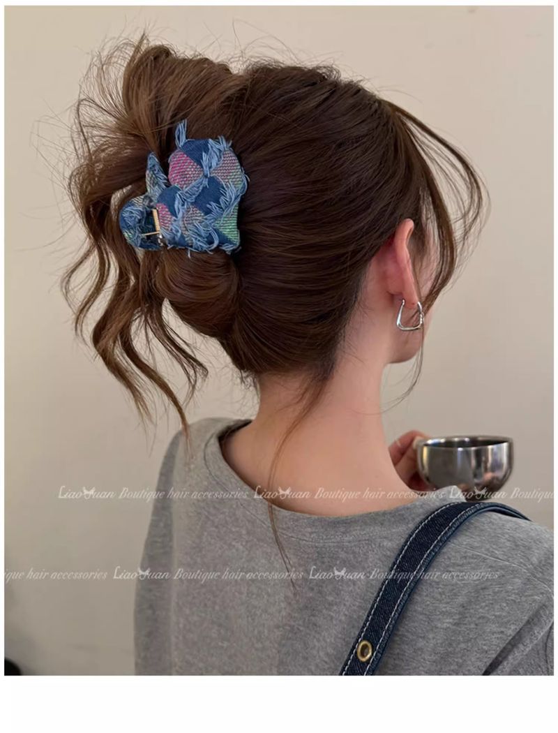 Niche design haute queue de cheval pince à saisir femme 2024 nouvelle haut de gamme amour demi cravate épingle à cheveux arrière tête requin pince_voghion.com