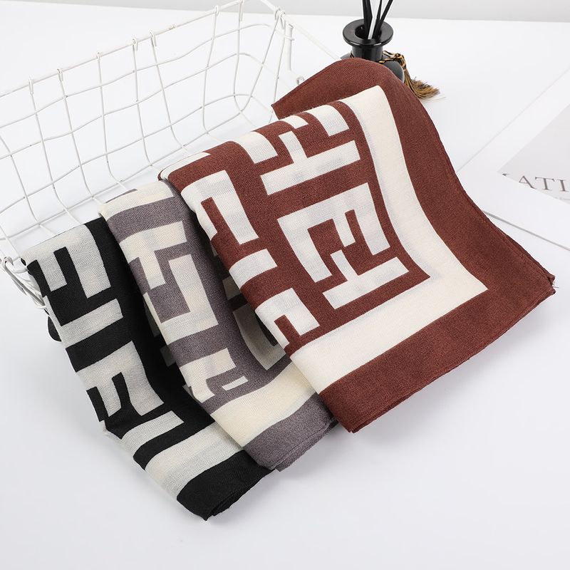 Neues unregelmäßiges, schlichtes, geometrisches Buchstaben-Modisches Design, quadratischer langer Schal für Damen, Reise-Outfit_voghion.com