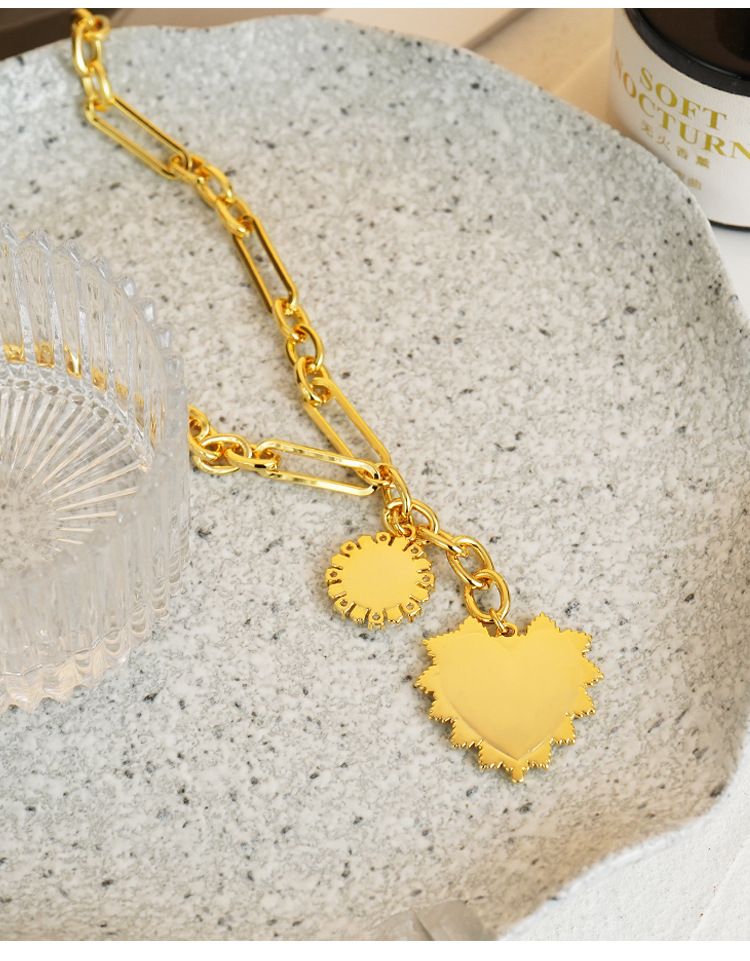 Collier en or véritable plaqué de chaîne de clavicule de chaîne de chandail de luxe léger de tempérament simple de style froid_voghion.com