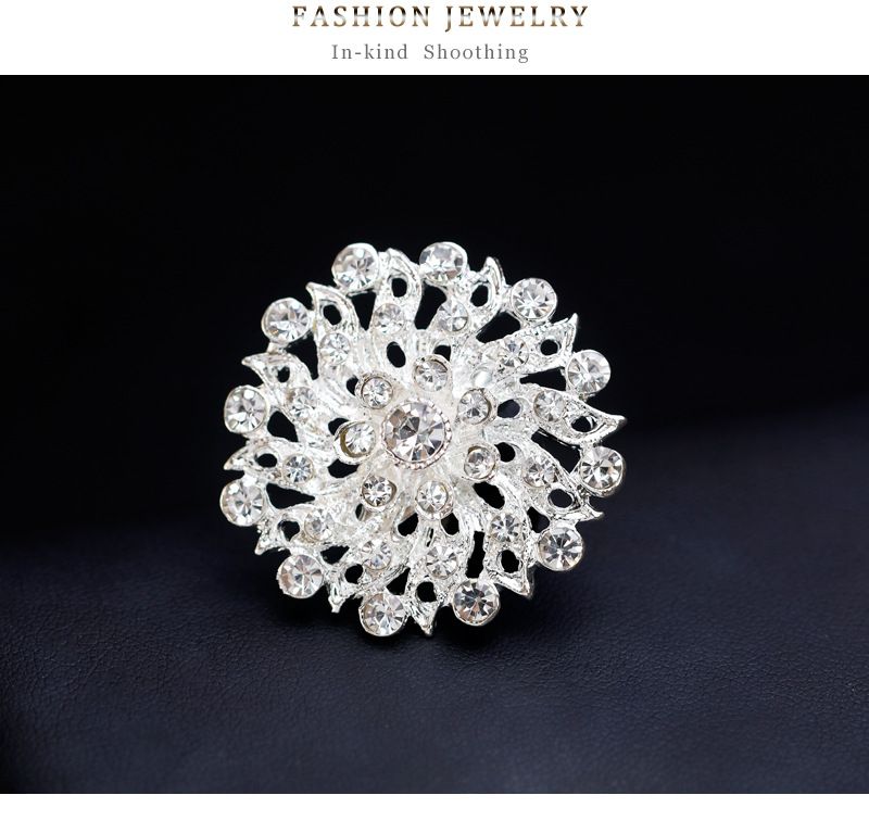 Kleine Diamant-Herz-Hohlkorsage für Frauen Kragenclip Kragenkette Kragennadel Brosche Großhandel Spot Versorgung_voghion.com