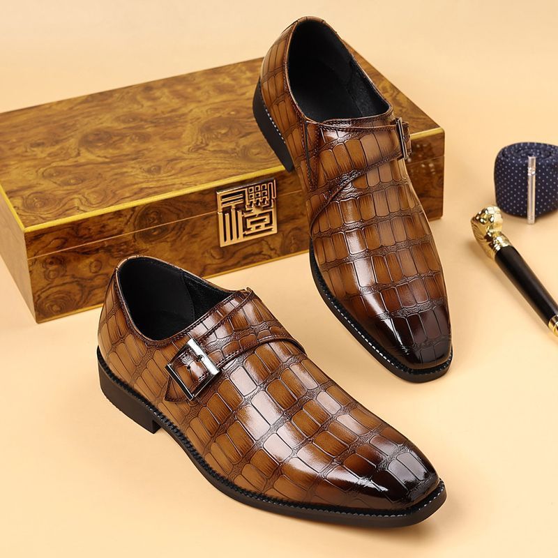 Derby formale europeo e americano 2025 nuovo business casual in pelle da uomo britannico con punta a punta slip-on da gentiluomo grande_voghion.com