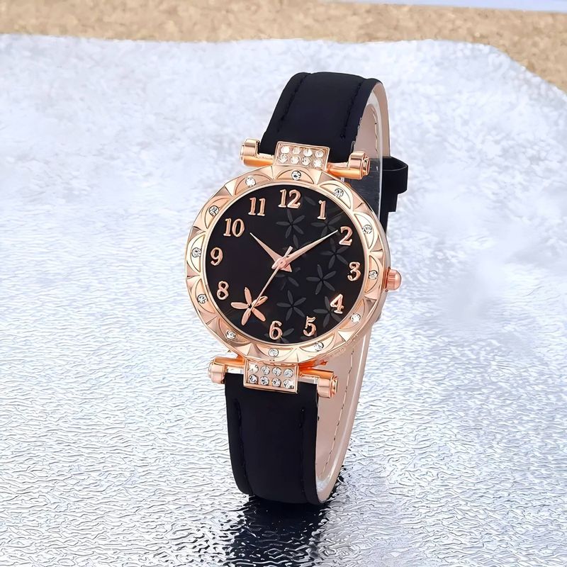Herrenuhren Damenuhr New Style Damen Casual Watch Leichte Luxus Diamant Seestern Muster Zifferblatt Gürtel Quarzuhr Perlenarmband Set_voghion.com