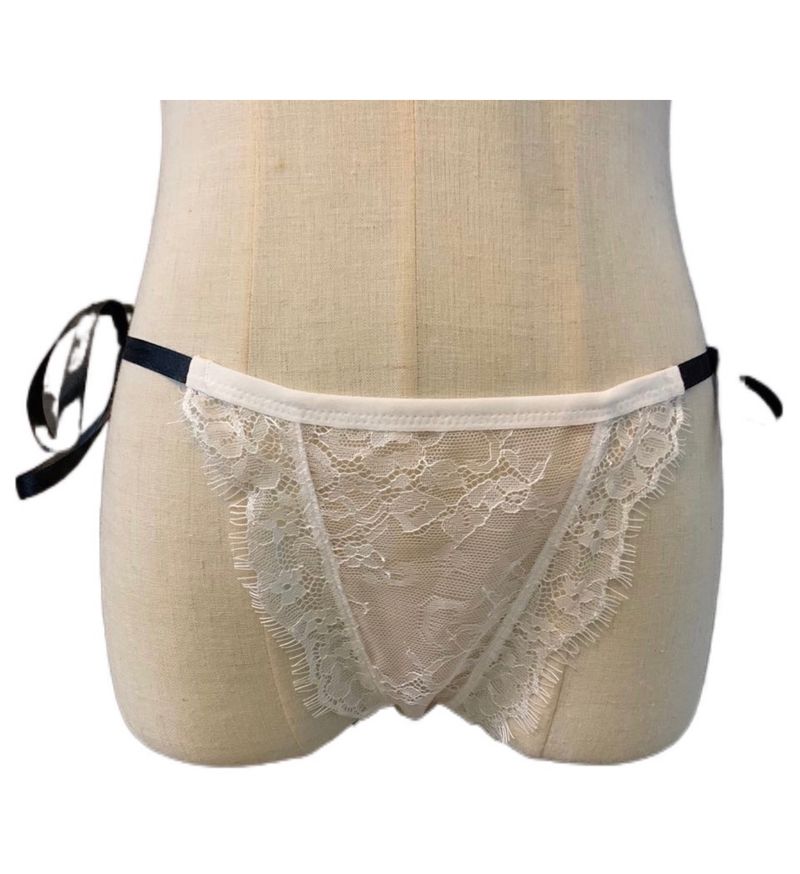 Completo intimo con gilet traforato in pizzo con fiocco_voghion.com