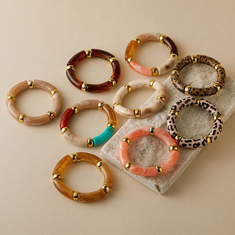 Bracelet en acrylique fait main - Bloc de couleurs audacieux et effet marbre (manchette épaisse surdimensionnée, bijoux en résine artistique, accessoire unisexe tendance)_voghion.com