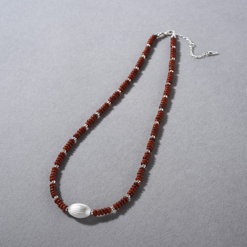 Elegante rubinbesetzte Choker-Halskette mit ovalem Anhänger, luxuriöser, leicht kupferplattierter Weißgold-Stil, französischer Retro-Look für jeden Tag_voghion.com