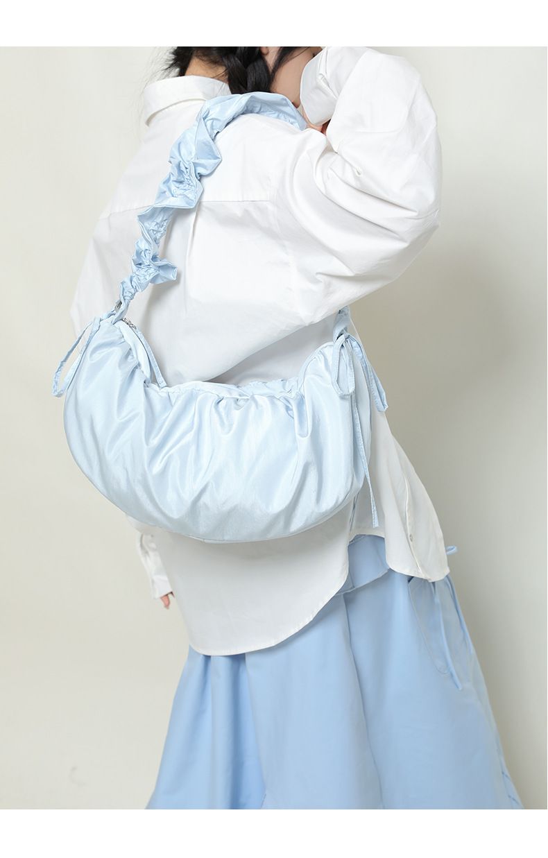 Frühling Koreanische Plissee Handheld Wolke Frische Künstlerische Polyester Knödel Faul Stil Wasserdichte Halbmond Tasche_voghion.com