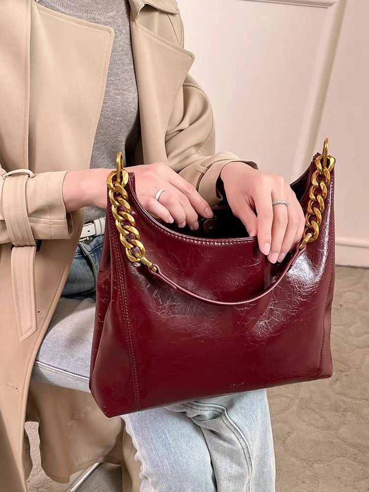 Rot Für Frauen 2025 Neue High-End-Glanzleder Braut Unterarm Täglichen Gebrauch Crossbody Hochzeit Tasche_voghion.com