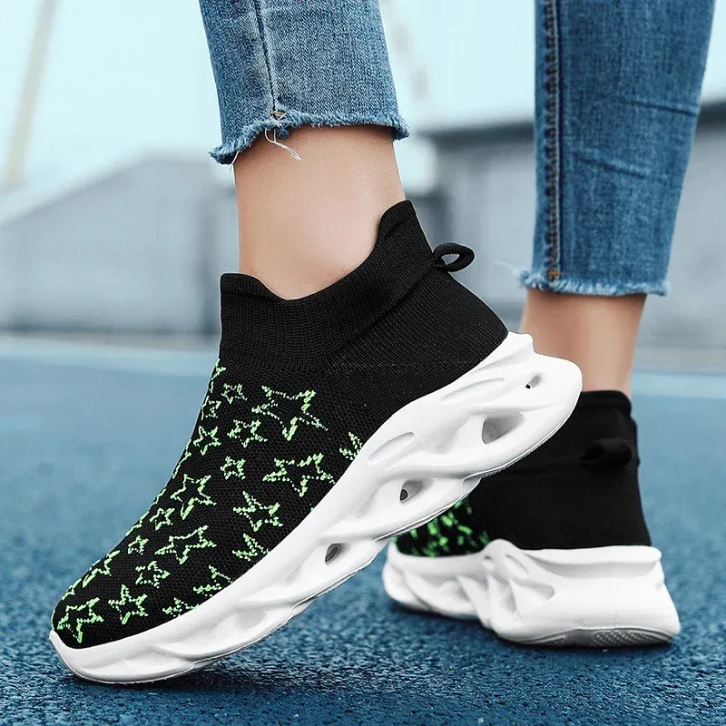 Herren Laufschuhe Sommer Neue Gestrickte Socken Atmungsaktive Freizeitschuhe Männer Bequeme Sportschuhe_voghion.com