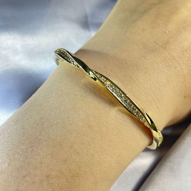 Damenschmuck Gedrehtes Spiralwellenarmband für Mädchen High-End-Stapelarmband Nischendesign Armband mit hoher Farbkonservierung_voghion.com