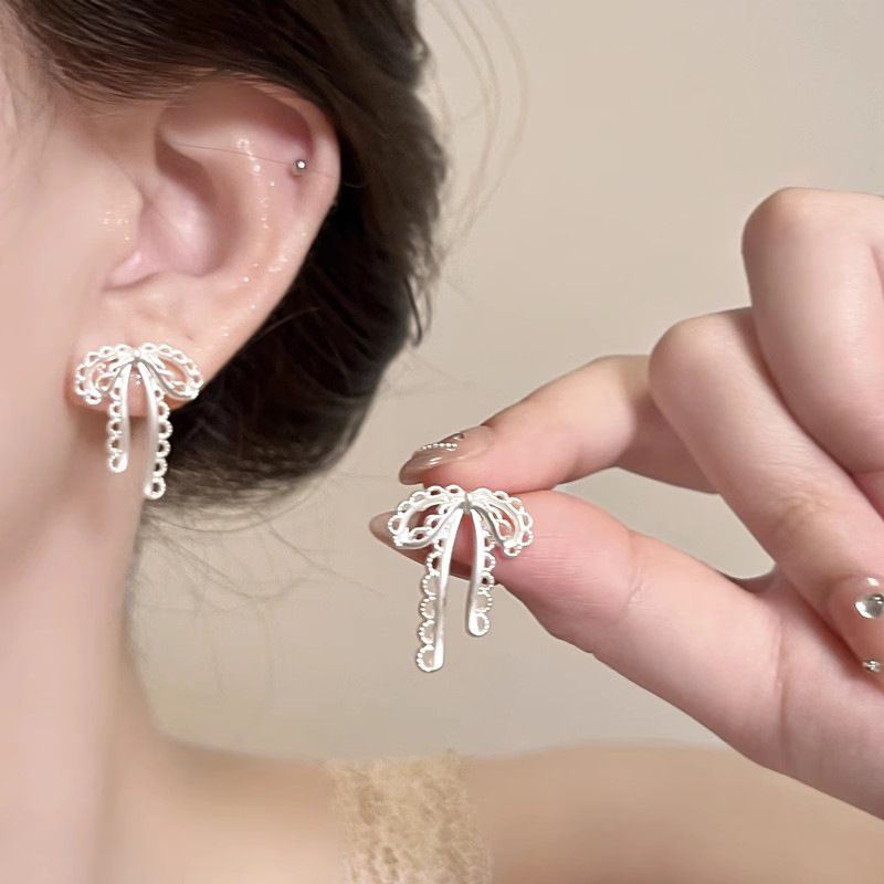 ins Style Simple Silver Needle Versatile Earrings Light Luxury Commuter Metal Circle Earrings Women's High-end Earrings_voghion.com