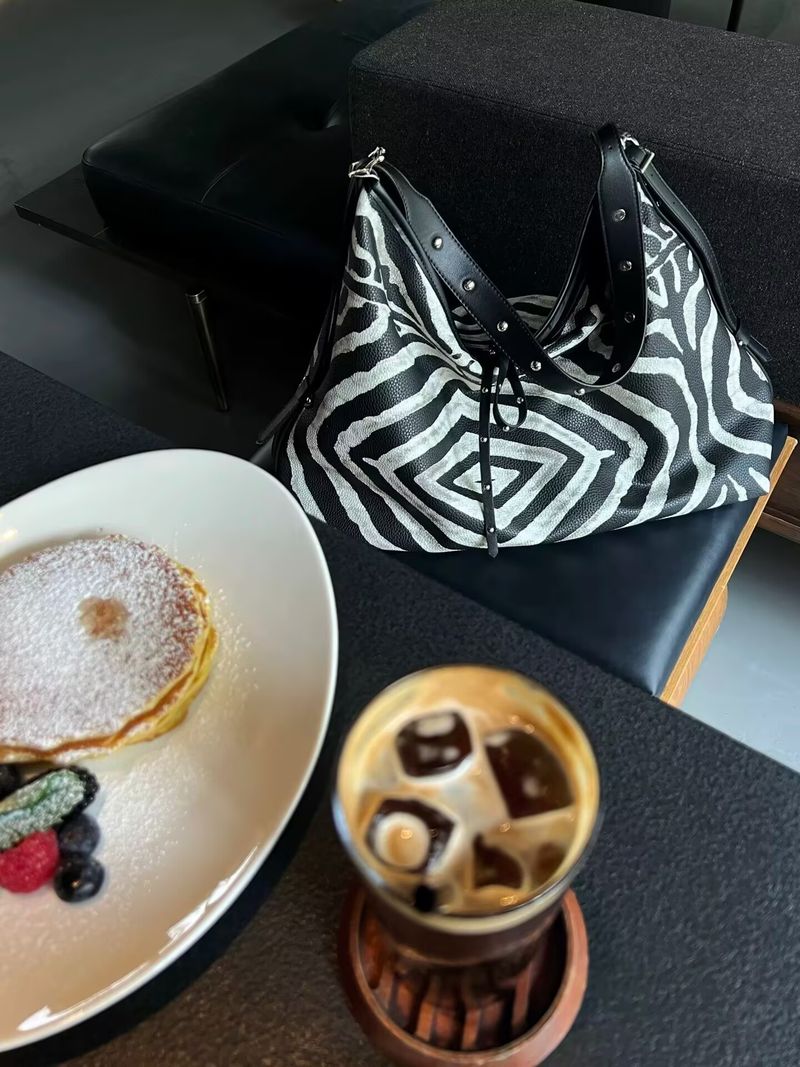 Borsa a tracolla di alta qualità con motivo zebrato, borsa da donna alla moda, personalizzata, di nicchia_voghion.com