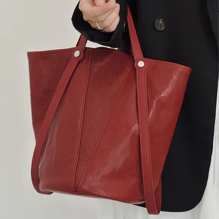 High-End Bucket For Women 2025 Autumn Winter New Large Capacity Underarm Versatile Tote Commuter Bag_voghion.com