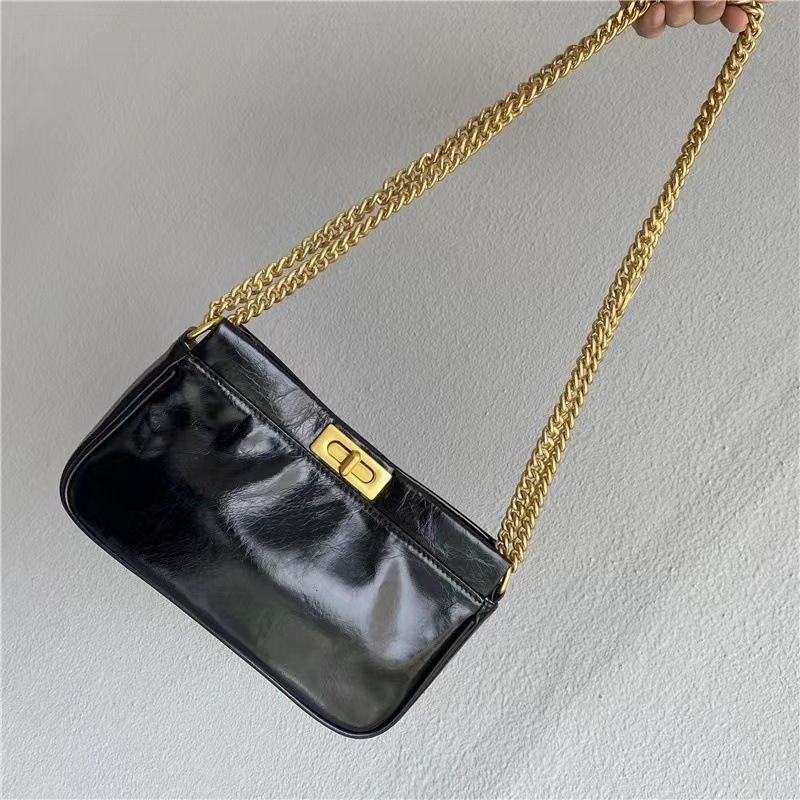 Oil Wax Leather Women's Hobo 2025 New Niche High-end Single Shoulder Crossbody Versatile Chain Small Square Bag_voghion.com