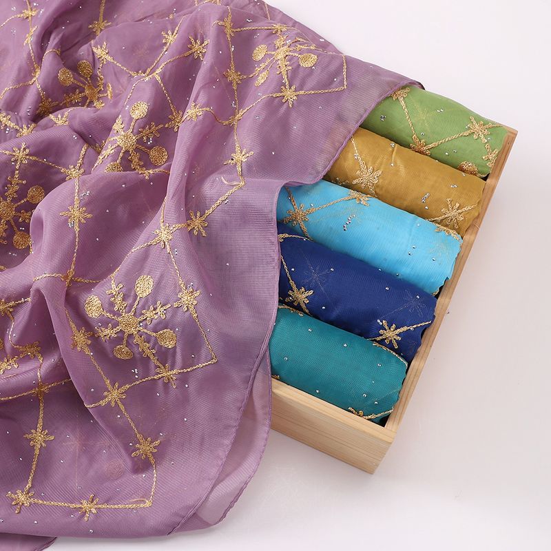Eleganter Chiffon-Hijab mit Stickerei und Strasssteinen – Leichtes muslimisches Kopftuch für Damen – 70 x 175 cm (verschiedene Farben)_voghion.com