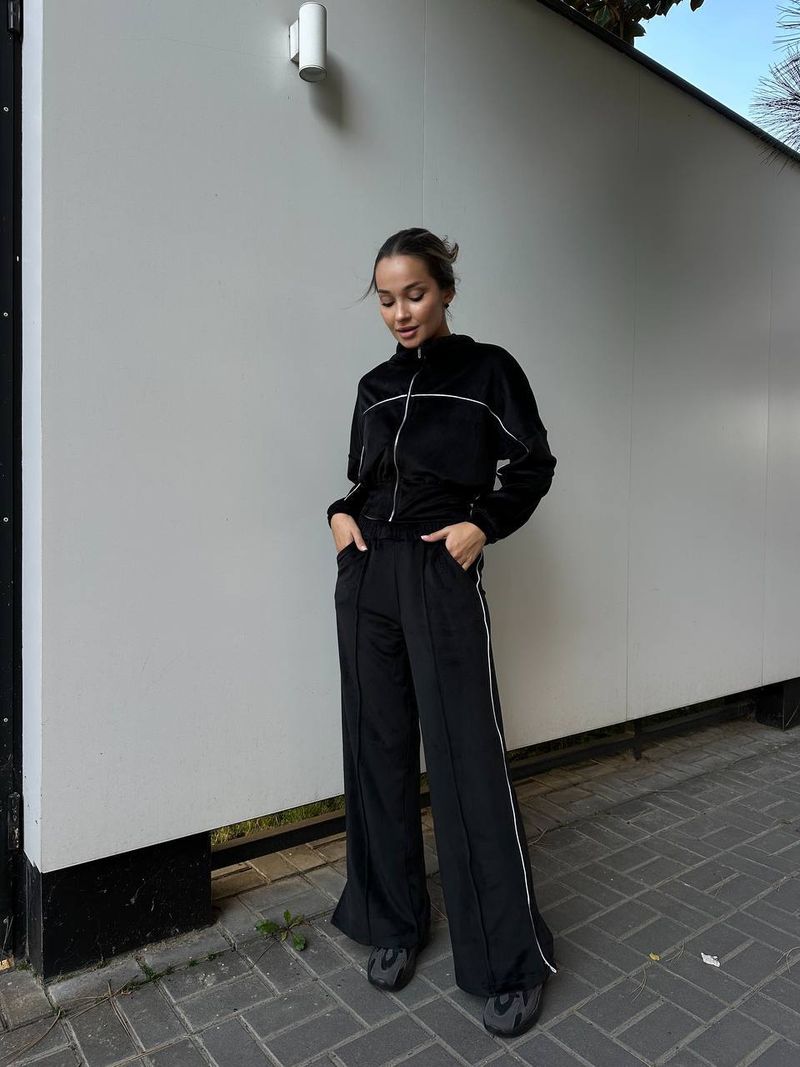 Lässiges Damen-Set mit langärmligem Kapuzenpullover und gestreifter Jogginghose – Streetwear-Outfit für Herbst und Winter (Schwarz/Hellrosa/Weiß/Pink)_voghion.com