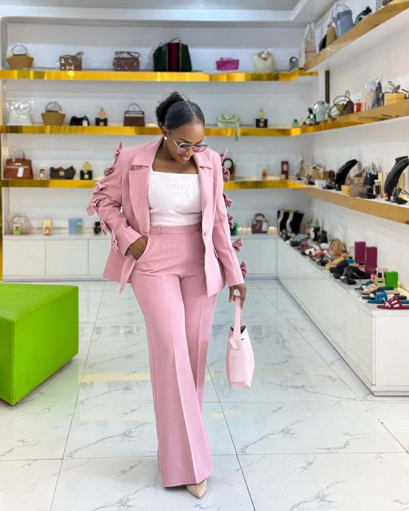 Kadın Yaz Modası Blazer ve Pantolon Takımı, Fiyonk Detaylı, Slim Fit, Cepli, Polyester İş ve Günlük Giyim Kıyafeti (S-XXL, Pembe)_voghion.com