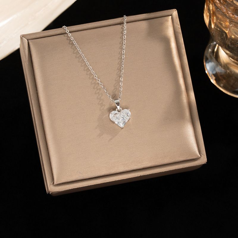 Minimalist New Super Shiny Zircon Heart Necklace For Women, Unique Design Titanium Steel Collarbone Chain, Exquisite_voghion.com