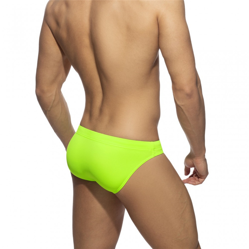 Badehose für Herren mit niedrig tailliertem Bikini-Slip, einfarbige Nylon-Badehose, Cup-Cups, gegen Unbehagen_voghion.com