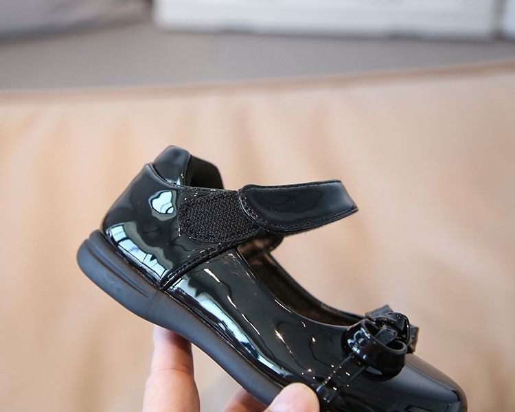 Mother Kids Scarpe in pelle per bambini stile college scarpe da performance per ragazze in bianco e nero 2024 autunno nuove scarpe per bambini all'ingrosso_voghion.com