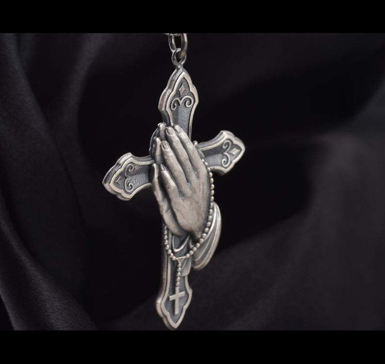Collana con ciondolo a forma di croce con mani in preghiera, placcato in argento tailandese, nuovo stile_voghion.com
