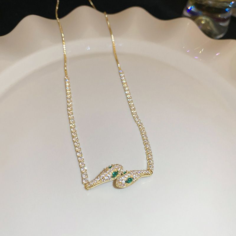 Kald stil diamantbesatt slangehalskjede for kvinner, fasjonabel nisjedesign, kragebenkjede, lett luksus high-end_voghion.com