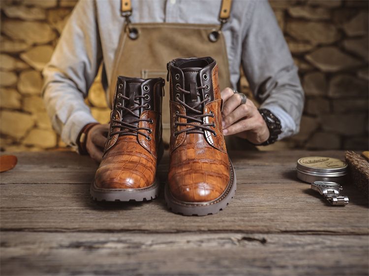 2024 Autumn New Martin Durable British Style Short Mid-top Men's Leather Boots_voghion.com