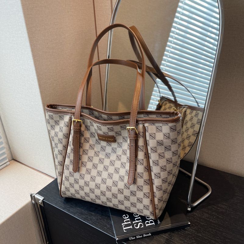 European and American Popular Bag 2024 New Printed Tote Bag Shopping Bag Large Capacity Versatile Retro One Shoulder Crossbody Bag_voghion.com