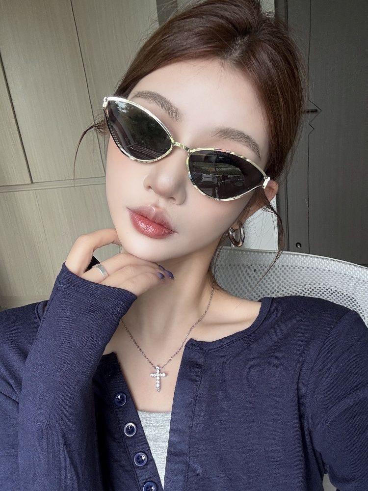 LazyZoom Retro Europe America Sexy Style Cat Eye Phnom Penh Cut Out Fancy Square And Round Face Sunglasses For A Slim Look Metal_voghion.com