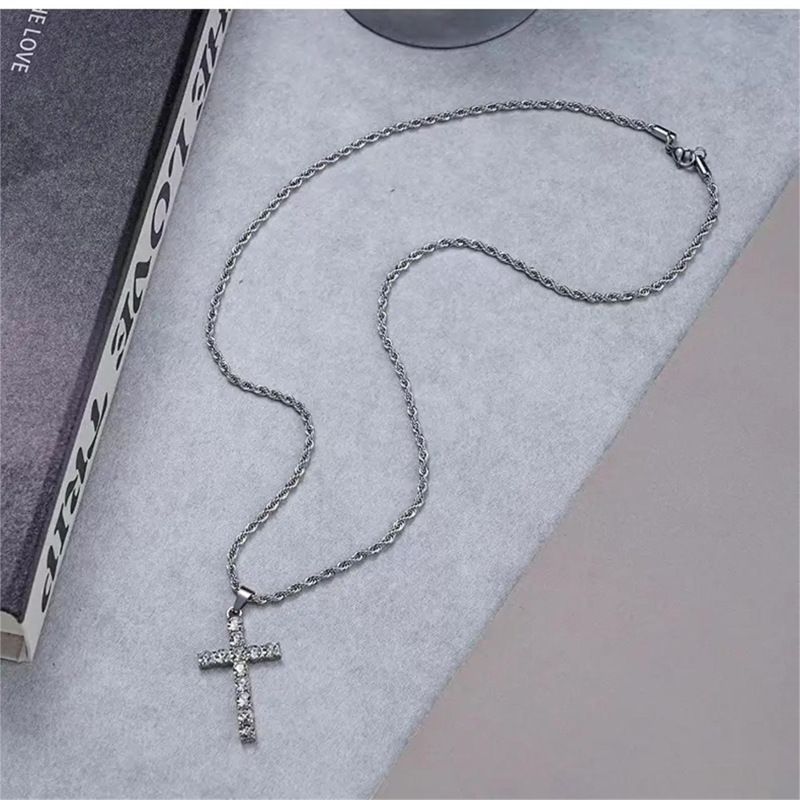 Collana alla moda unisex in acciaio al titanio con croce di diamanti Ma Siwei, stesso stile, zircone, hip-hop._voghion.com