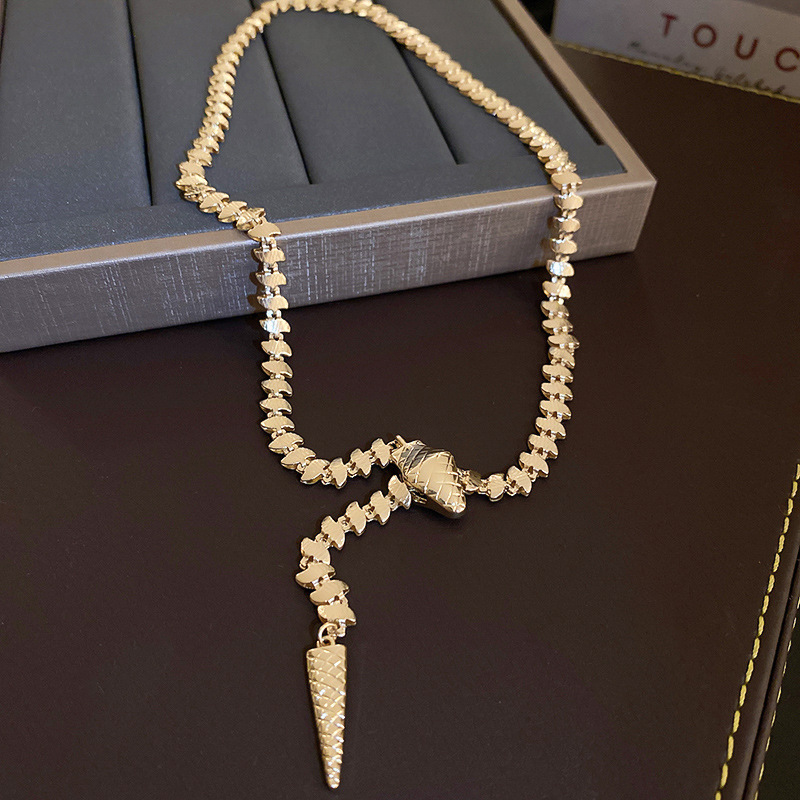 Collier en métal plaqué or véritable en forme de serpent, léger, luxueux, simple et à la mode, chaîne de clavicule personnalisée,_voghion.com