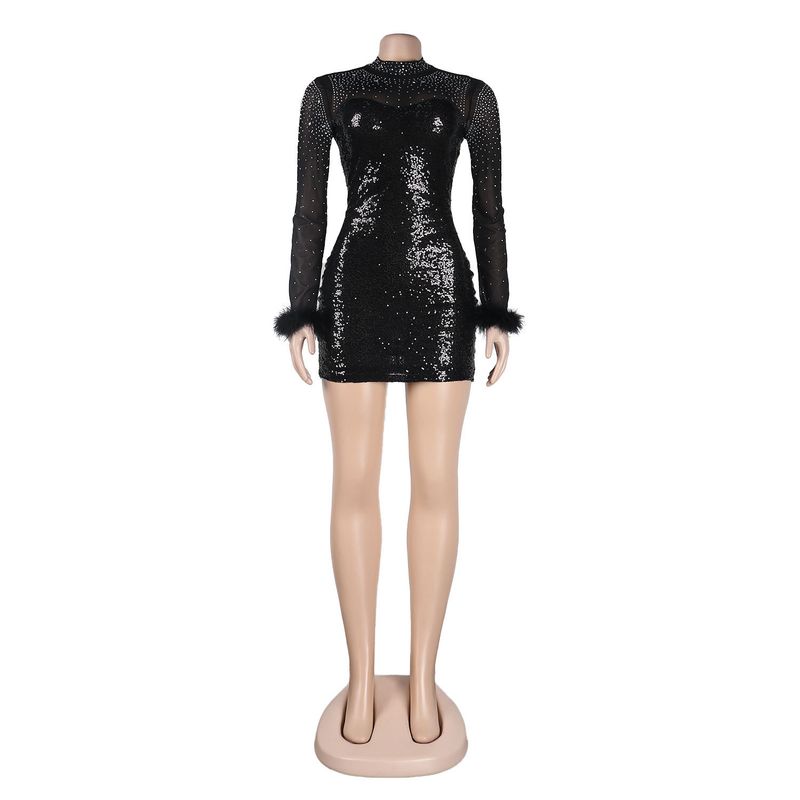 Abito da donna con paillettes e diamanti caldi, aderente e aderente, in maglia con piume e fianchi_voghion.com