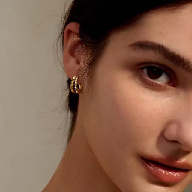Orecchini da donna con design retrò, semplici orecchini a doppio strato in zirconio intarsiato in rame, temperamento, senso degli orecchini da donna_voghion.com