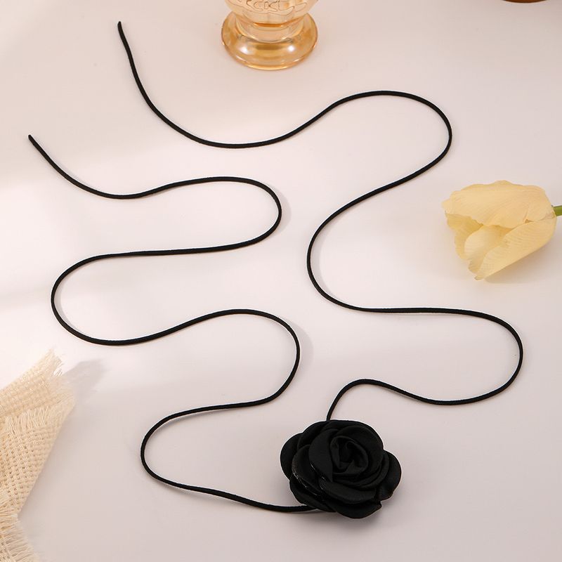 Molteplici metodi di indossaggio con accessori di camelia, collana per nicchia femminile, collare girocollo in corda di pelle rosa di alta qualità_voghion.com