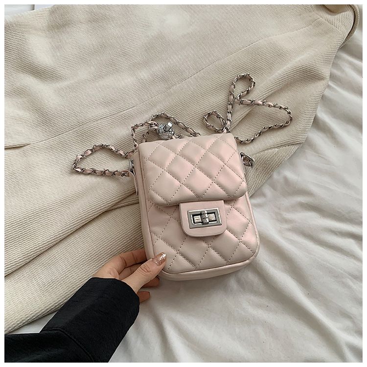 Borsa a tracolla con catena, trapuntata estiva, mini, in argento, per donna, 2024, nuova moda_voghion.com