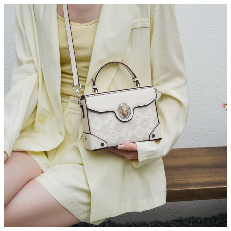 2023 Primavera e l'estate Nuovo stile francese dolce ricamato Box Bag Borsa da donna Advanced Sense Messenger Versatile Borsa da donna_voghion.com