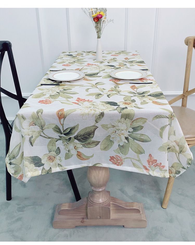 Nappe rectangulaire imprimée en polyester et lin – Antidérapante et infroissable – Pour table à manger/table basse – Blanche à motifs floraux bleus/rouges_voghion.com
