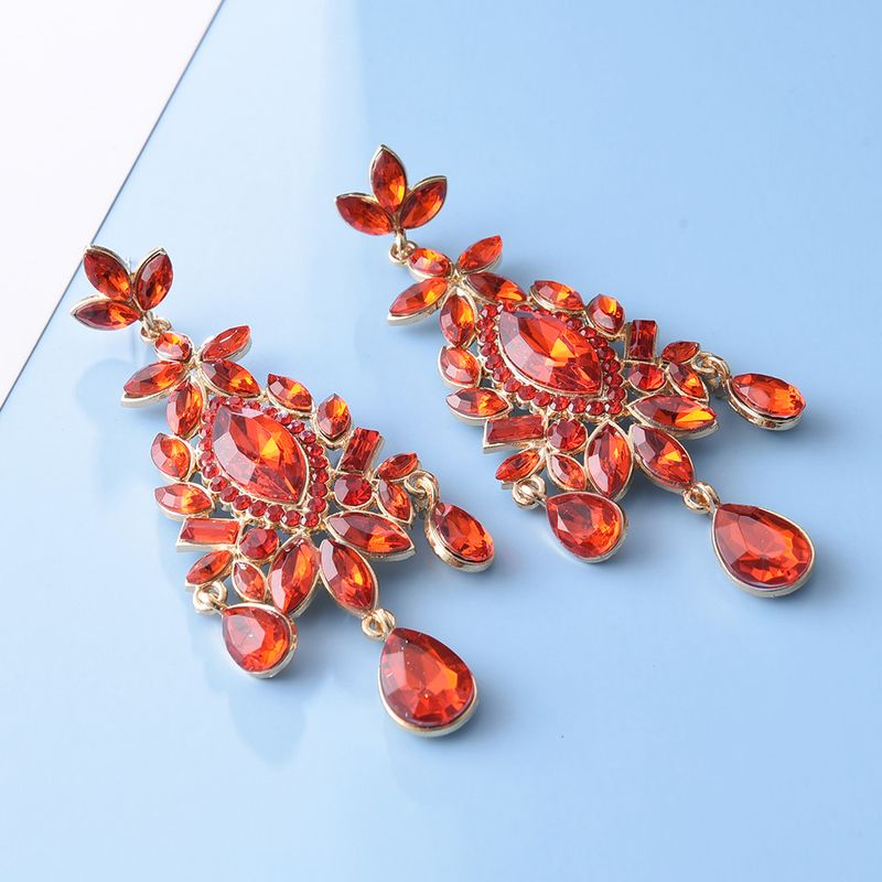 Orecchini di tendenza esagerati per le donne con diamanti, gioielli pendenti di alta moda retrò, orecchini, corona_voghion.com