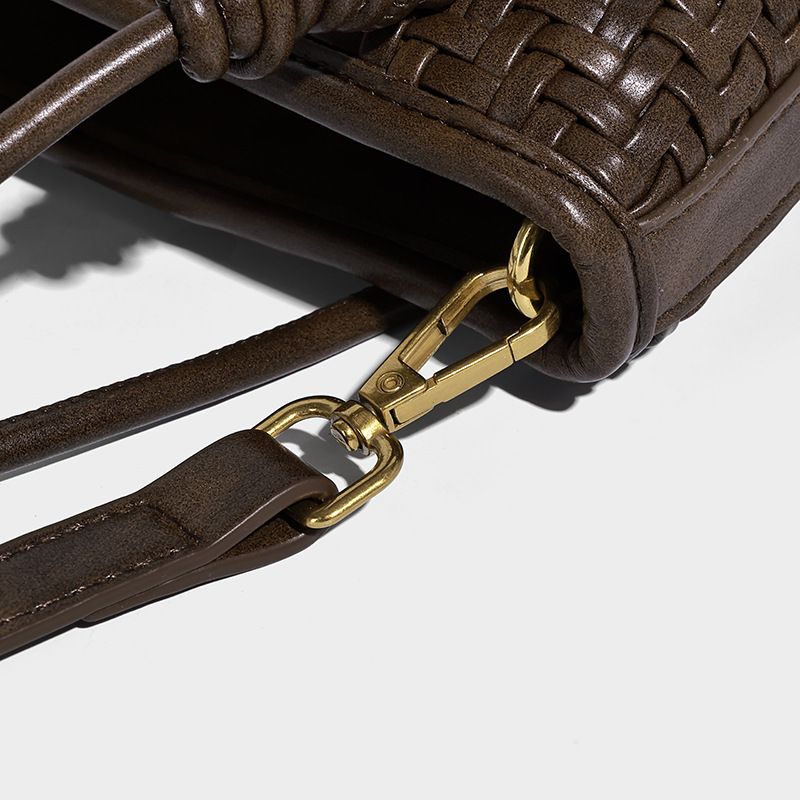 Borsa da donna intrecciata a mano: borsa a tracolla in similpelle, borsa da spiaggia media, borsa a tracolla intrecciata fatta a mano con tasca sottobraccio_voghion.com