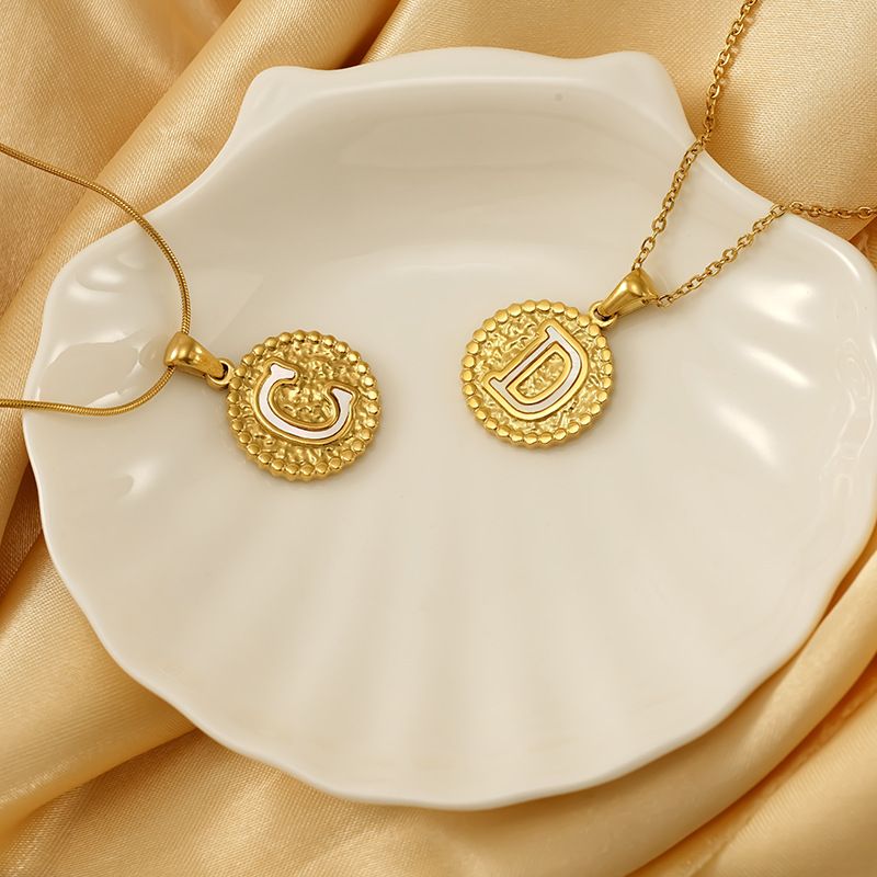 Europese en Amerikaanse roestvrijstalen letterketting vrouwelijke Joker titanium stalen ronde hamer letterhanger sieraden groothandel_voghion.com