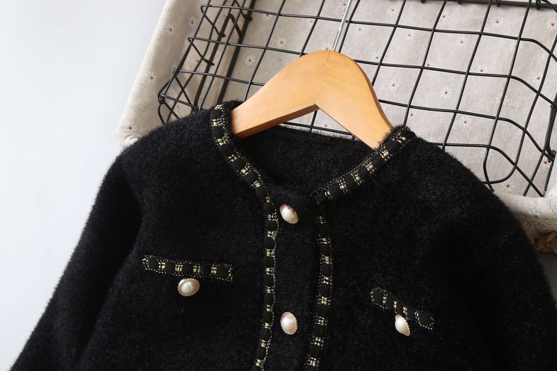 Cardigan en tricot imitation vison pour filles et mères – Pull d'hiver doux pour grands enfants (8 ans et plus) – Pull douillet à manches longues en blanc, rose et noir_voghion.com
