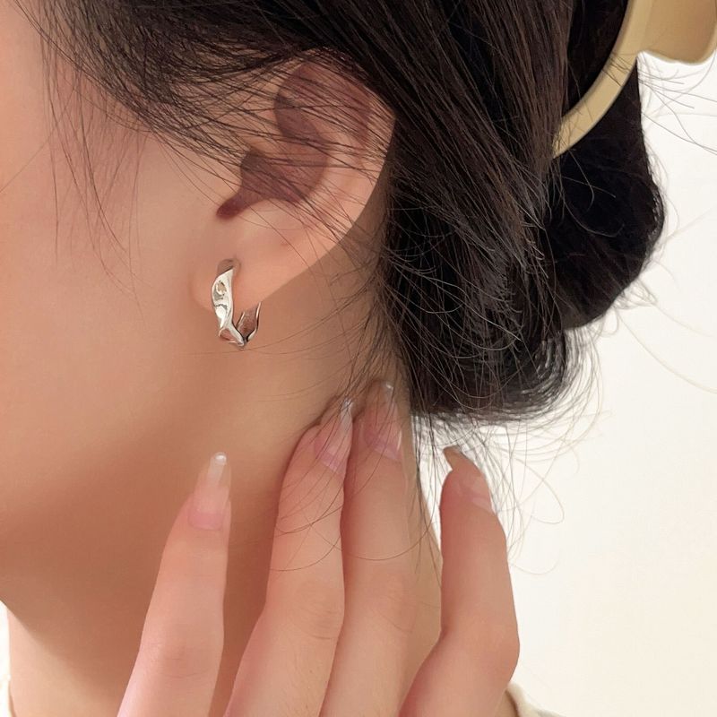Orecchini pendenti Möbius irregolari in argento puro per donna - Design di nicchia, atmosfera lussuosa, versatili clip per orecchini_voghion.com