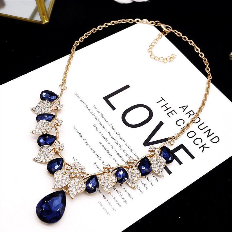 Collana popolare giapponese e coreana alla moda con ciondolo esagerato in lega, maglione corto alla moda, catena con osso_voghion.com