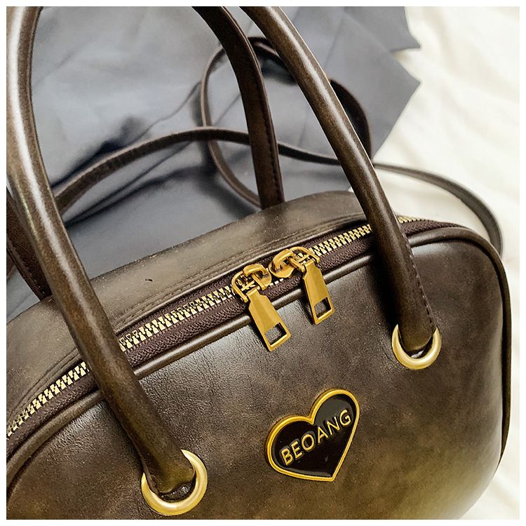Borsa a tracolla singola coreana in pelle PU di alta qualità, a forma di cuore, quadrata piccola, autunno e inverno 2024_voghion.com