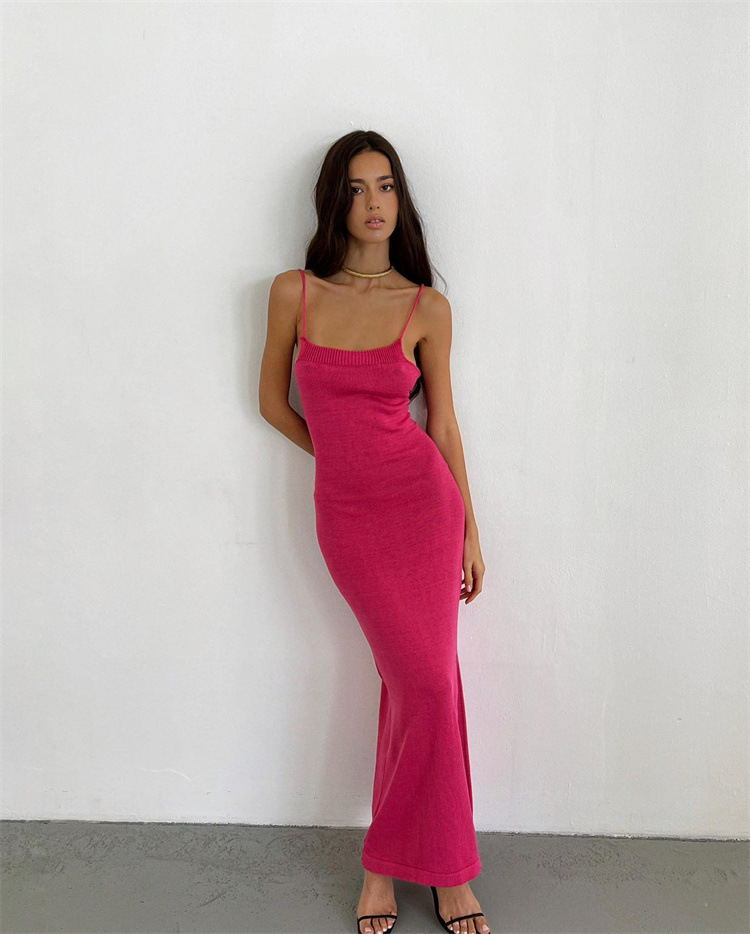 Sexy mittellanges, tailliertes Strickkleid mit Strapsen_voghion.com