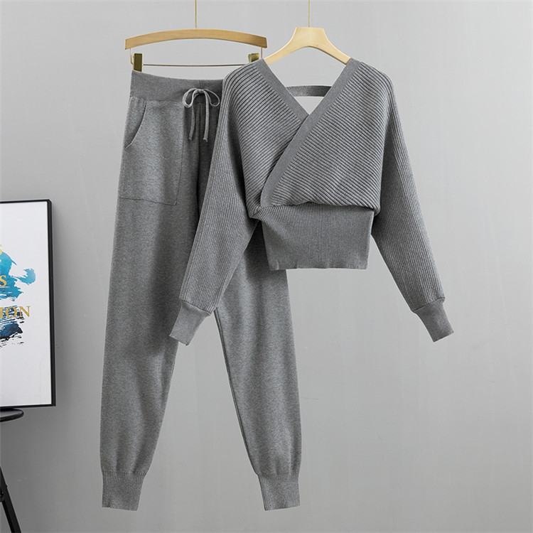 Women's small double V-neck sexy off-the-shoulder short temperament fashion suit knitted two-piece set_voghion.com
