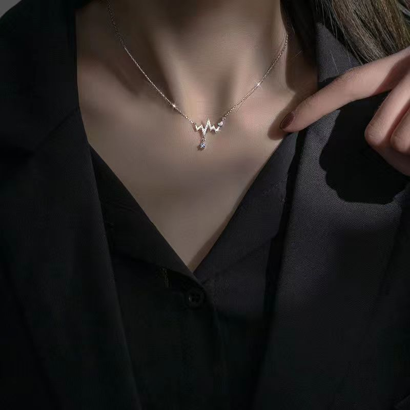 S Silver Luxury Necklace Versatile Trendy Collar Female Butterfly Simple Small, High end, and Elegant Sweater Chain_voghion.com